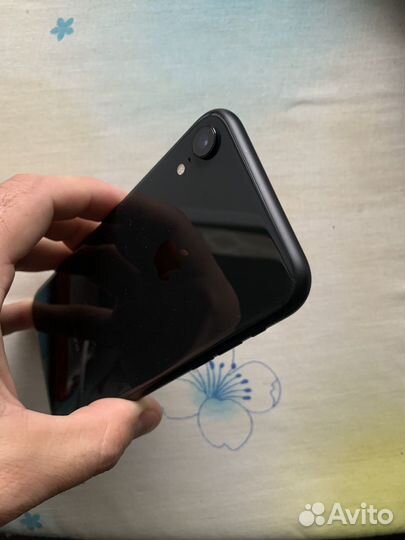 Телефон iPhone XR