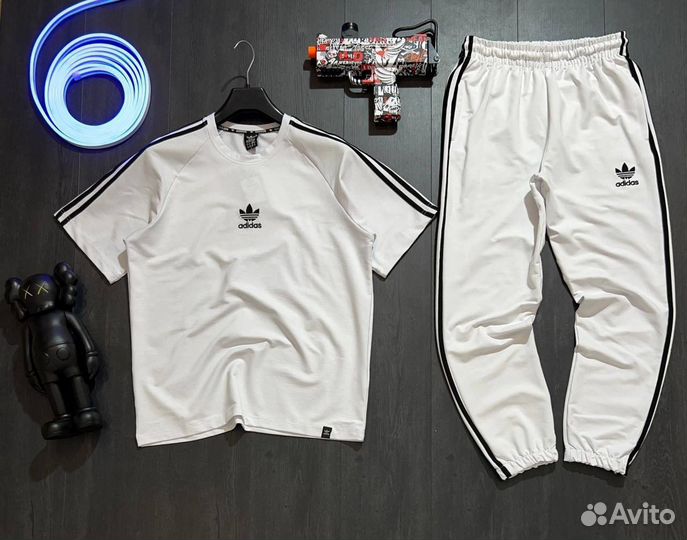 Спортивный костюм Adidas штаны+футболка