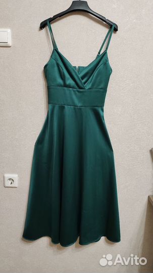 Платье атласное изумрудное (зеленое)