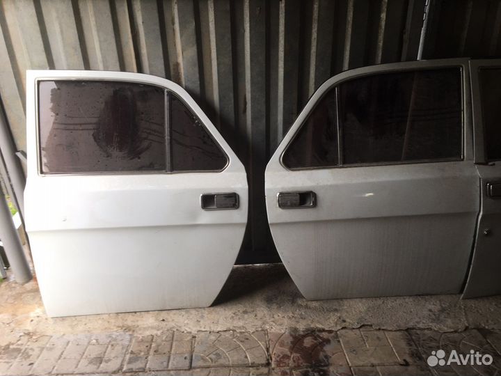 Двери на волгу и рулевая