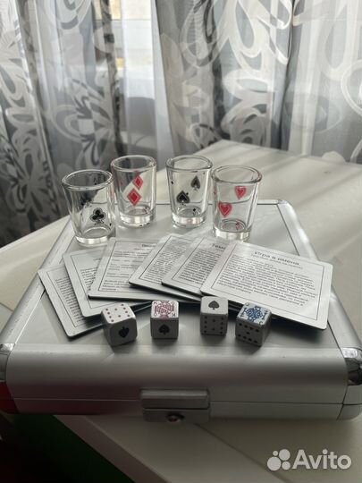 Настольная игра с рюмками и карточками