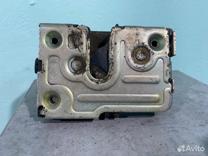 Замок двери передний правый Renault Logan