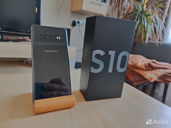 Samsung Galaxy S10, 8/128 ГБ