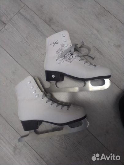 Коньки фигурные женские 37 размер