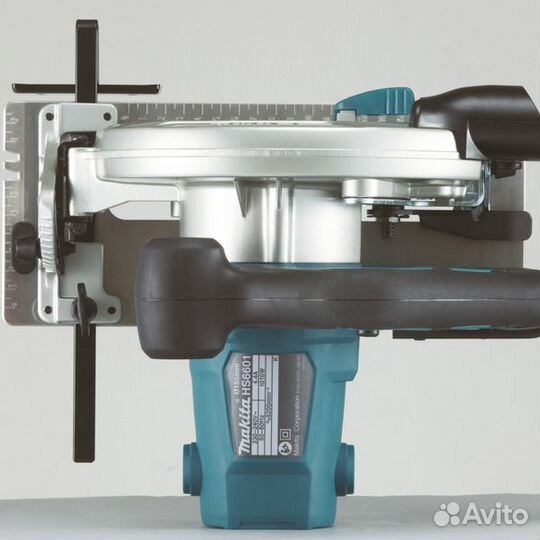 Пила дисковая Makita HS6601J