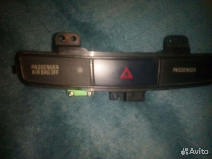 Кнопка Mitsubishi Кнопка аварийной сигнализации