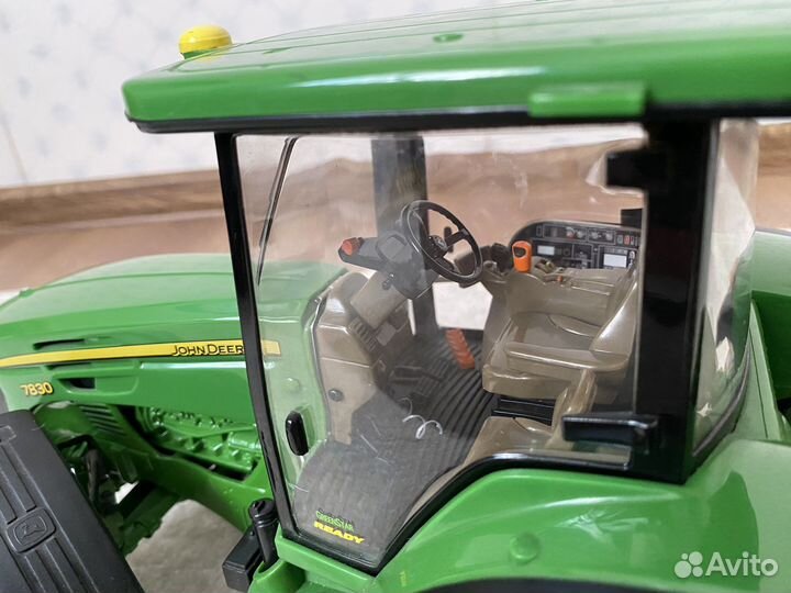 Модель трактор John Deere 7830