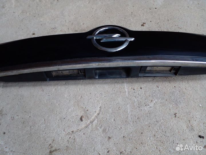 Накладка крышки багажника Opel Meriva B 2014 год