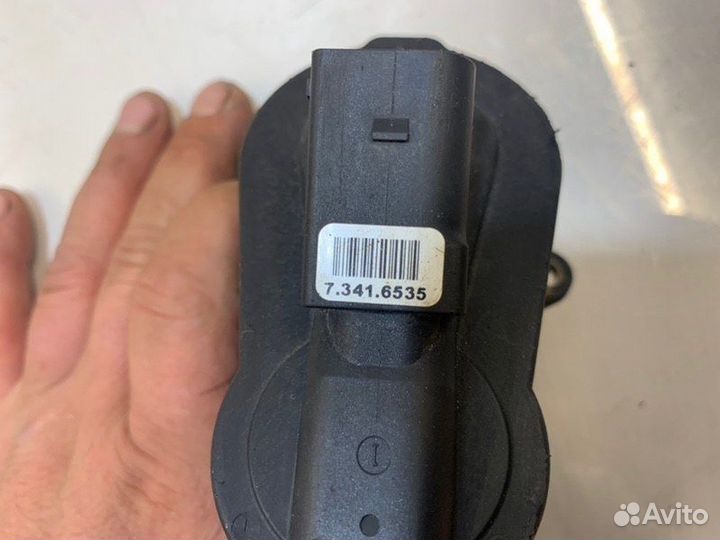 Мотор стояночного тормоза Volkswagen Passat B6 2.0