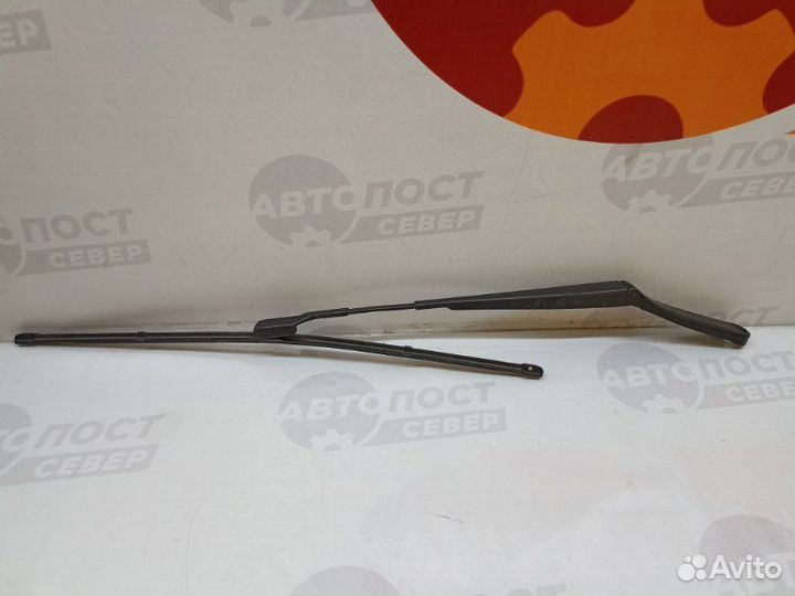 Поводок стеклоочистителя правый Volkswagen Passat