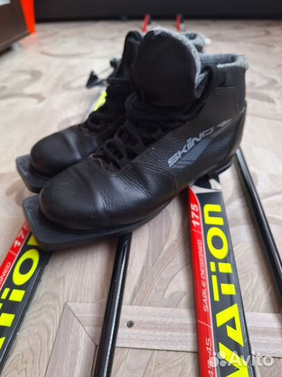 Зимний комплект:беговые лыжи, ботинки, стяжки