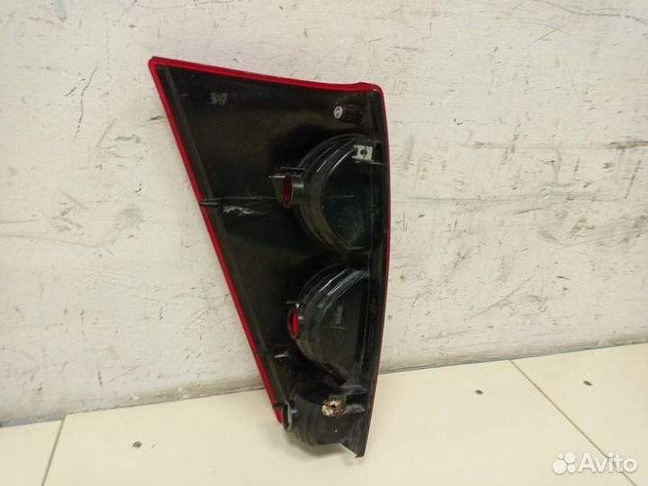 Фонарь задний правый Chevrolet Avalanche 2004