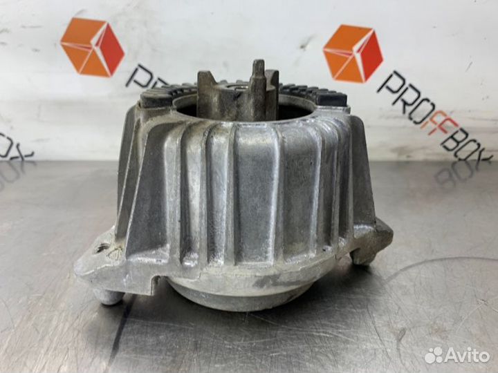 Подушка крепления двигателя Mercedes C-Class W204