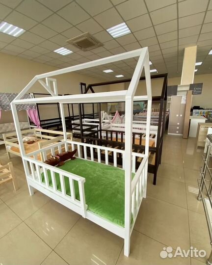 Детская кровать домик