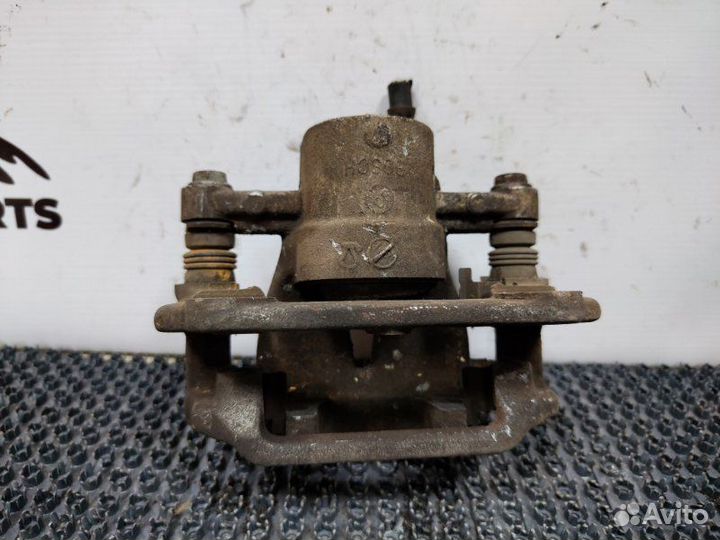 Суппорт тормозной задний левый Toyota Avensis