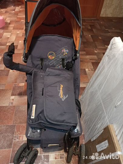 Детская прогулочная коляска-трость