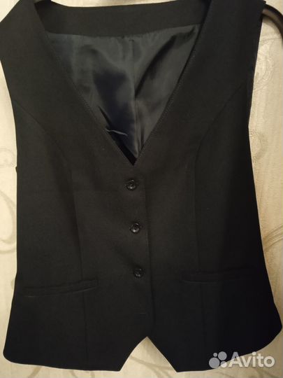 Продаю жилетку школьную на девочку на 170 -96