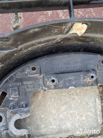 Решетка радиатора Toyota Land Cruiser 200