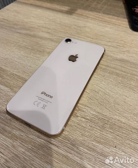 Телефон iPhone 8