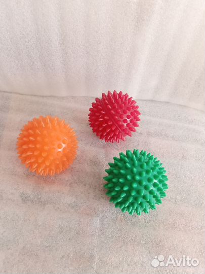Массажный мячик с шипами