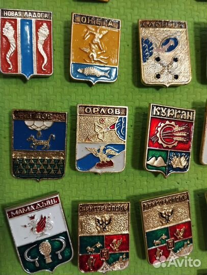 Значки гербы разные 1