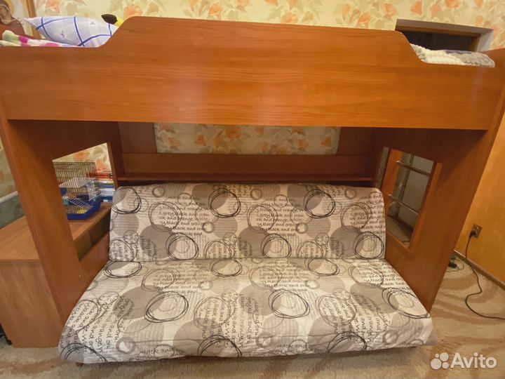 Продам двухярусную кровать с диваном б/у