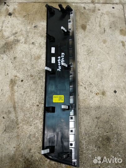 Накладка декоративная в торпеду правая