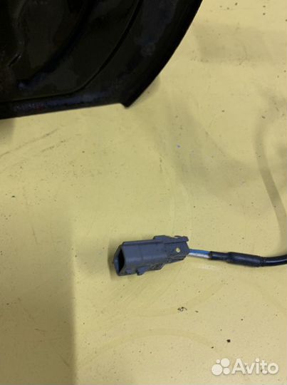 Ниссан Tiida C13 Передний поворотный кулак левый