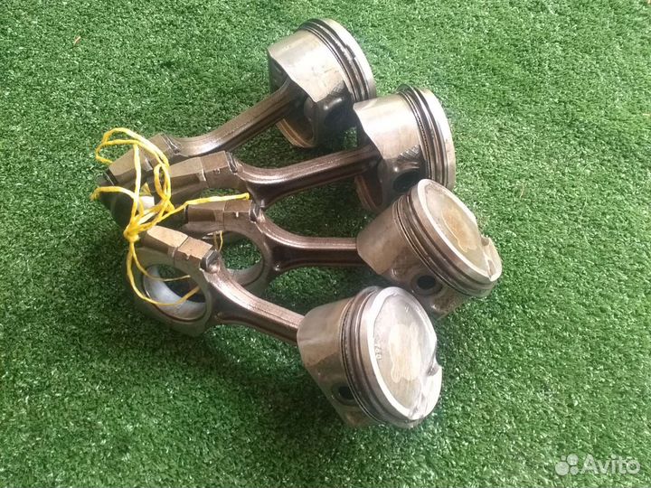 Поршни, шатуны Рено Меган 3. Для двс K4M V838