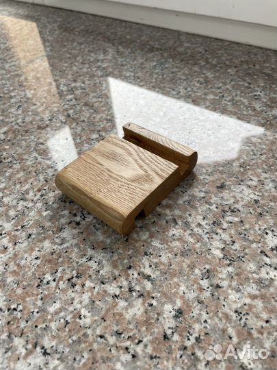 Подставка для телефона из дерева