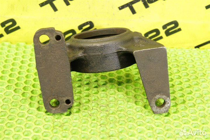 Кронштейн привода, полуоси передний правый Toyota