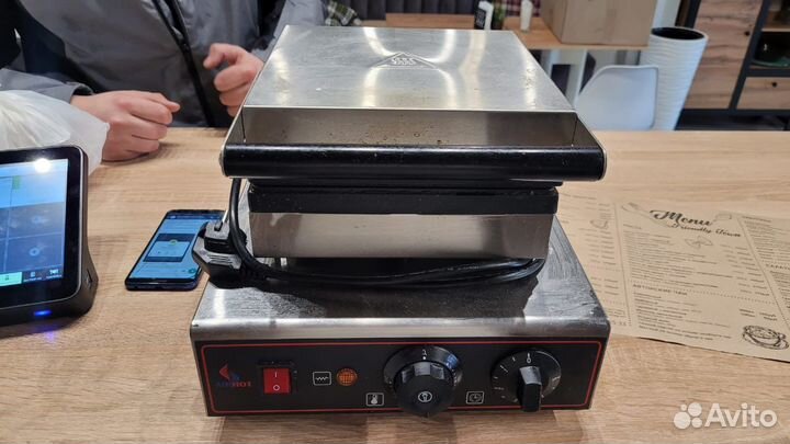 Электрическая вафельница бу