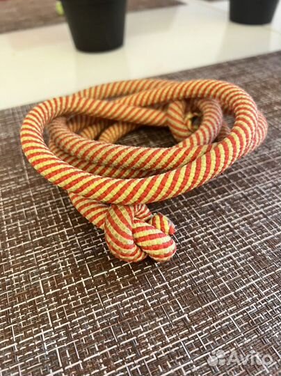 Гимнастическая скакалка