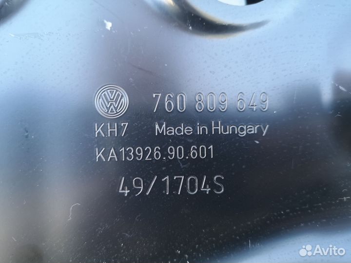 Суппорт фонаря левый Volkswagen Touareg 3 CR7