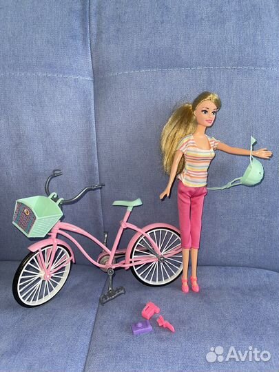 Барби с велосипедом