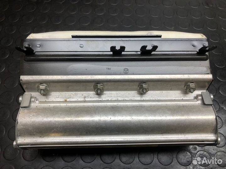 Подушка в торпедо Land Rover Range Rover 3