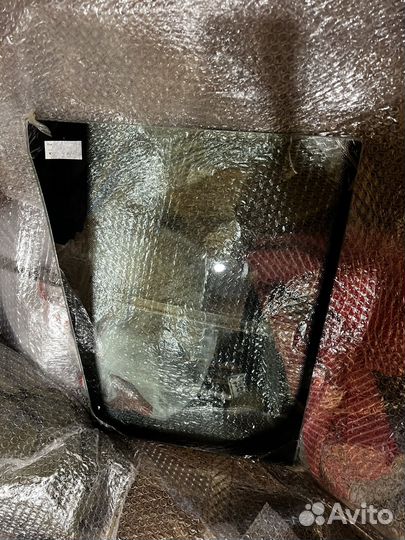 Стекло лобовое нижнее левое JCB 3cx