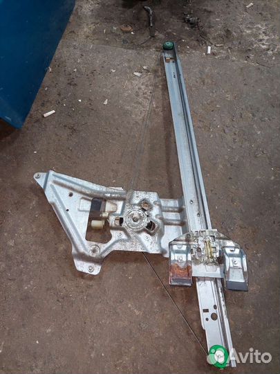 Стеклоподъемник правый Mercedes Sprinter 906 515