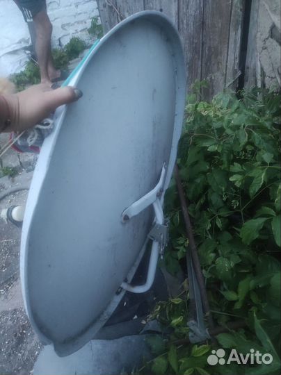 Спутниковая тарелка