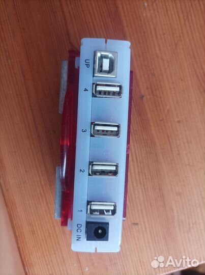 Коробка с разными проводами и техникой