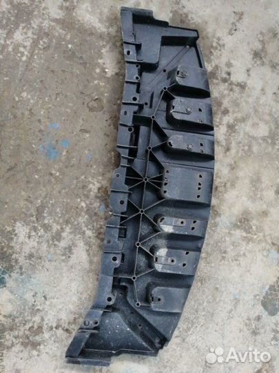 Пыльник бампера передний Nissan Tiida C11