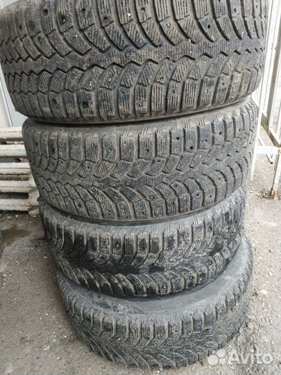 Bridgestone Blizzak Spike-01 205/55 R16