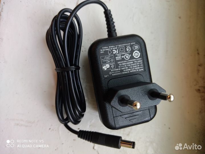 Продам универсальный блок питания от сети 220В