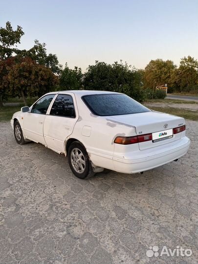 Toyota Camry 2.2 AT, 1998, 722 921 км