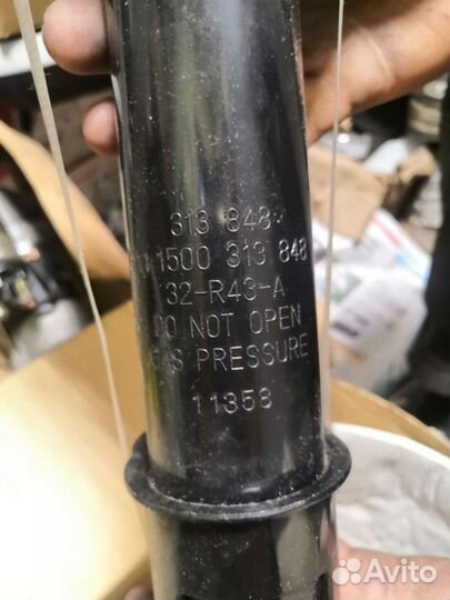 Стойки амортизационные газовые передние