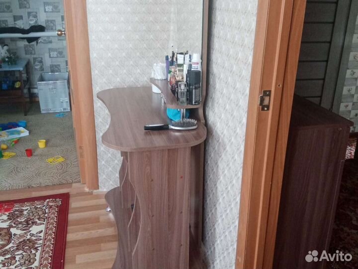 Трюмо с зеркалом