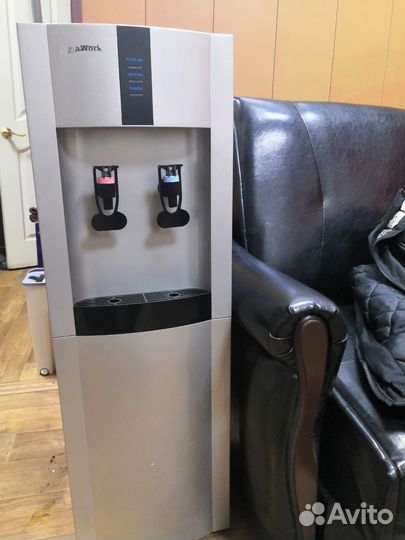 Кулер для воды напольный