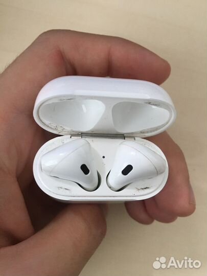 AirPods (1-го поколения)
