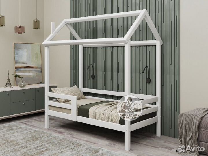 Кровать домик натуральный массив