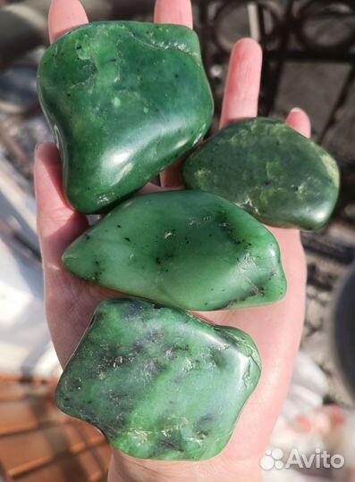 Чароит, Нефрит, Офиокальцит